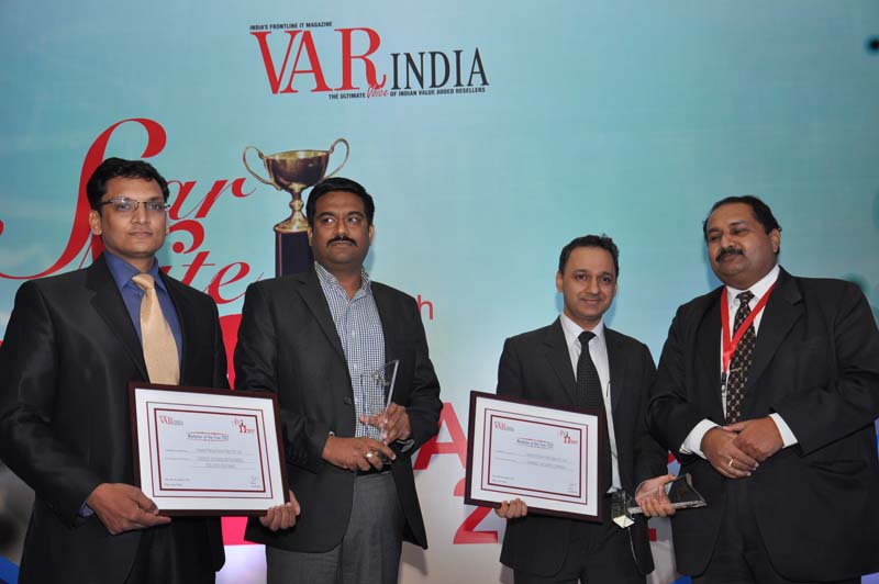 Mr. S.K.Panigrahi D.G.-carbon Minus India giving away award to HP-ESSN